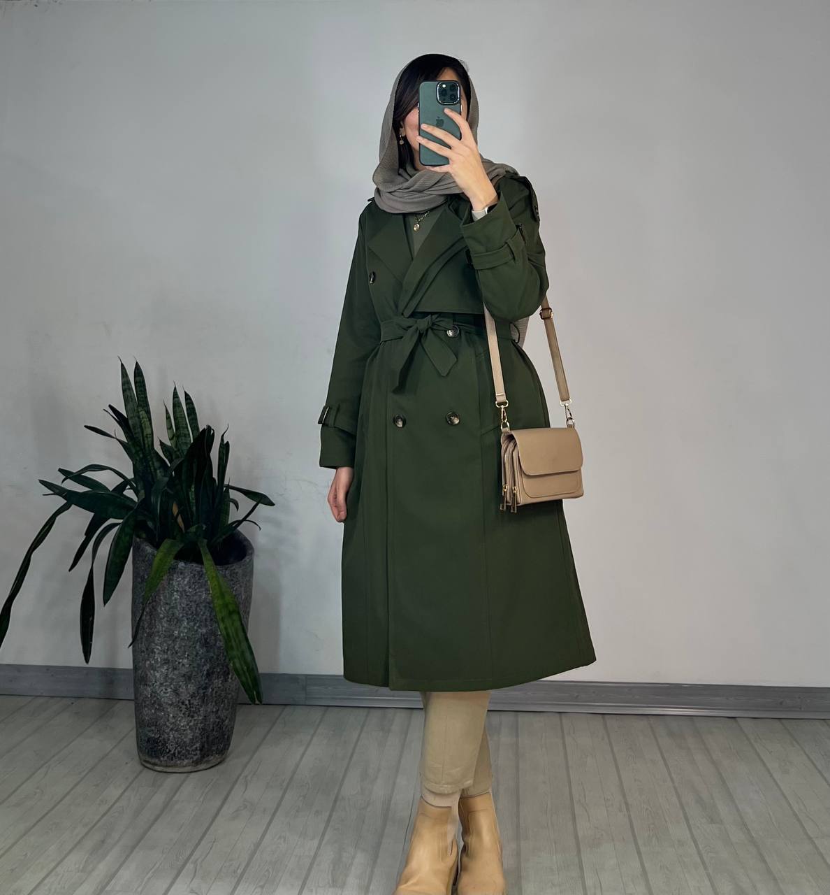 بارونی بلند آویسا