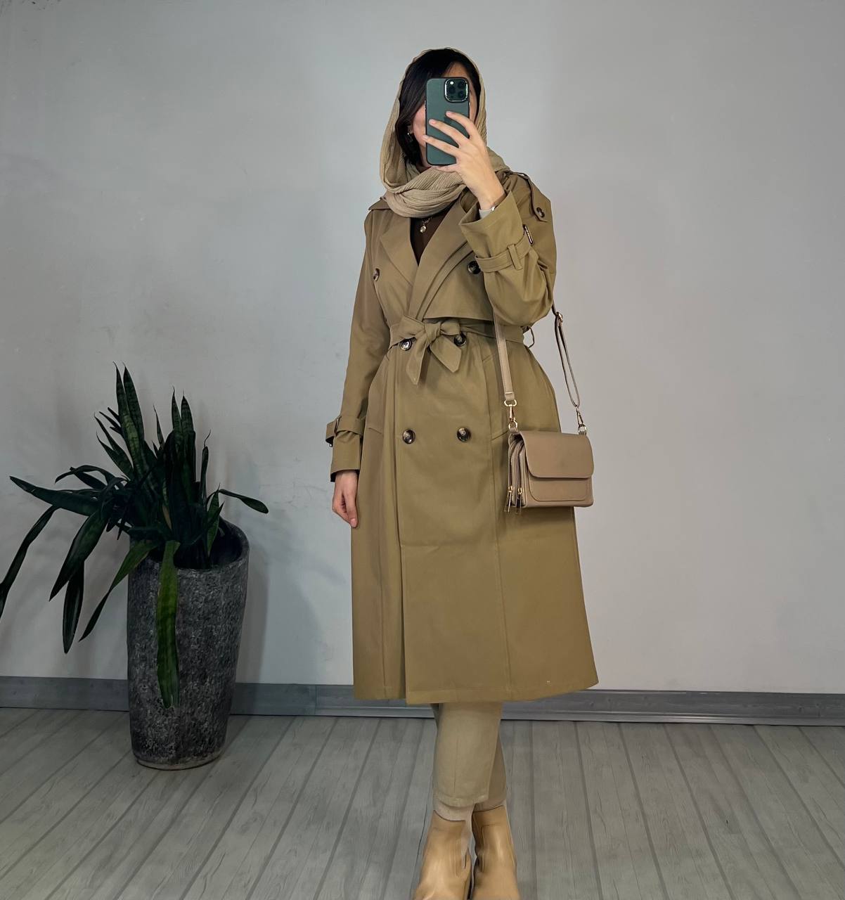 بارونی بلند آویسا