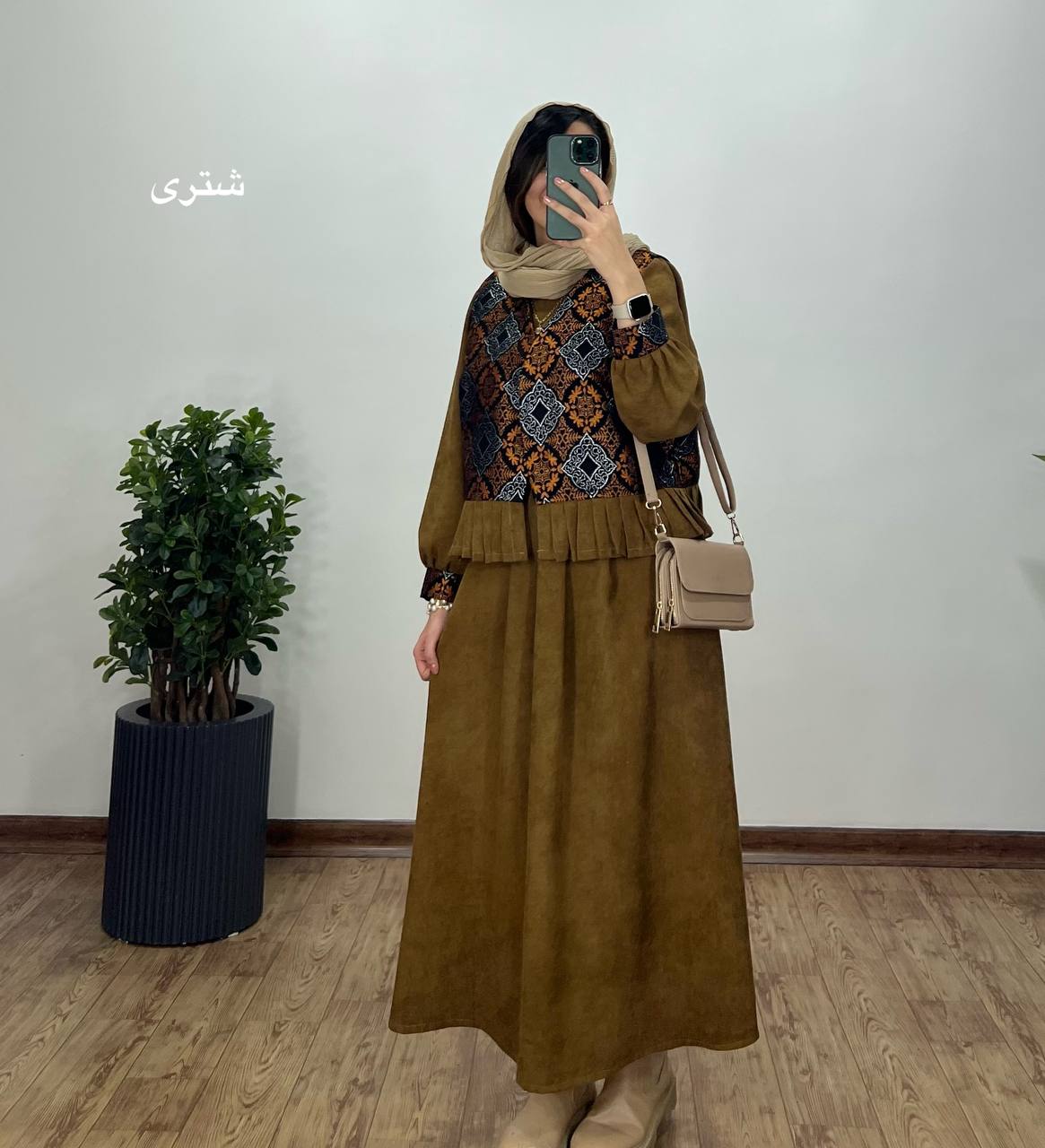 ست پیراهن مانتویی به همراه وست سوزندوزی شده