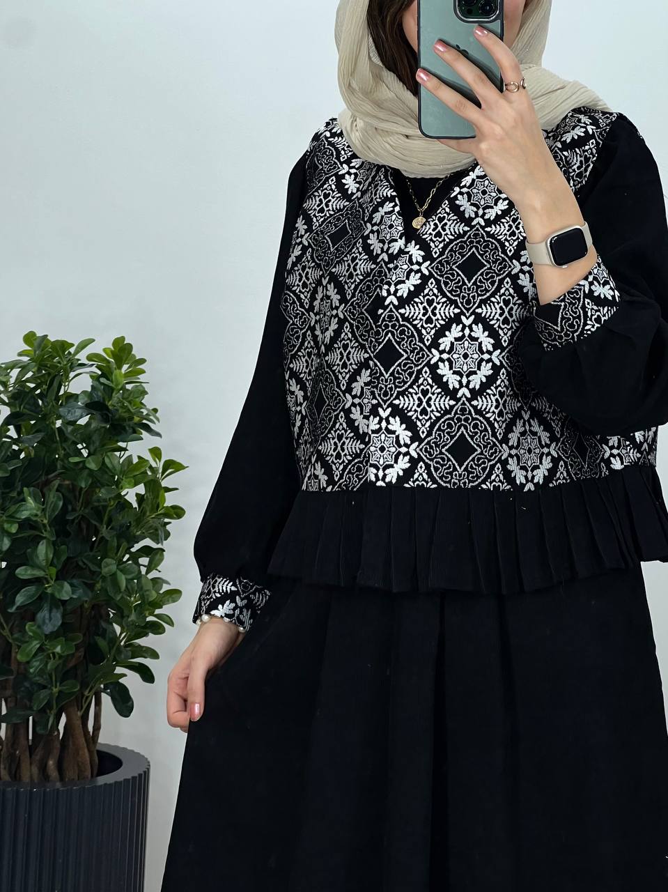 ست پیراهن مانتویی به همراه وست سوزندوزی شده 1