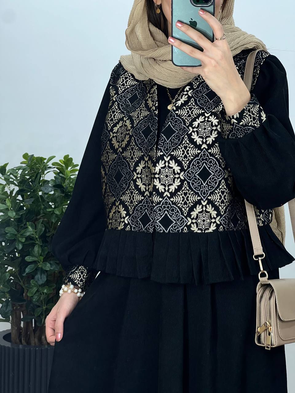 ست پیراهن مانتویی به همراه وست سوزندوزی شده