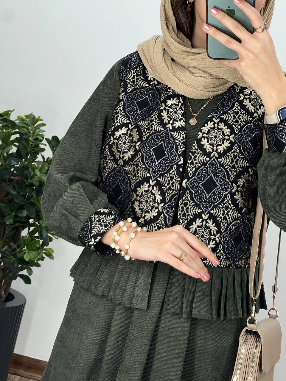 ست پیراهن مانتویی به همراه وست سوزندوزی شده 1