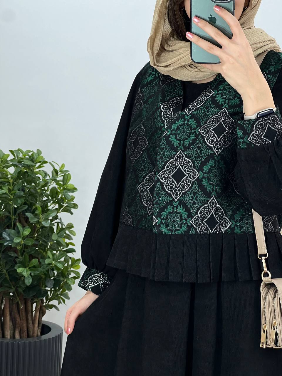 ست پیراهن مانتویی به همراه وست سوزندوزی شده 1
