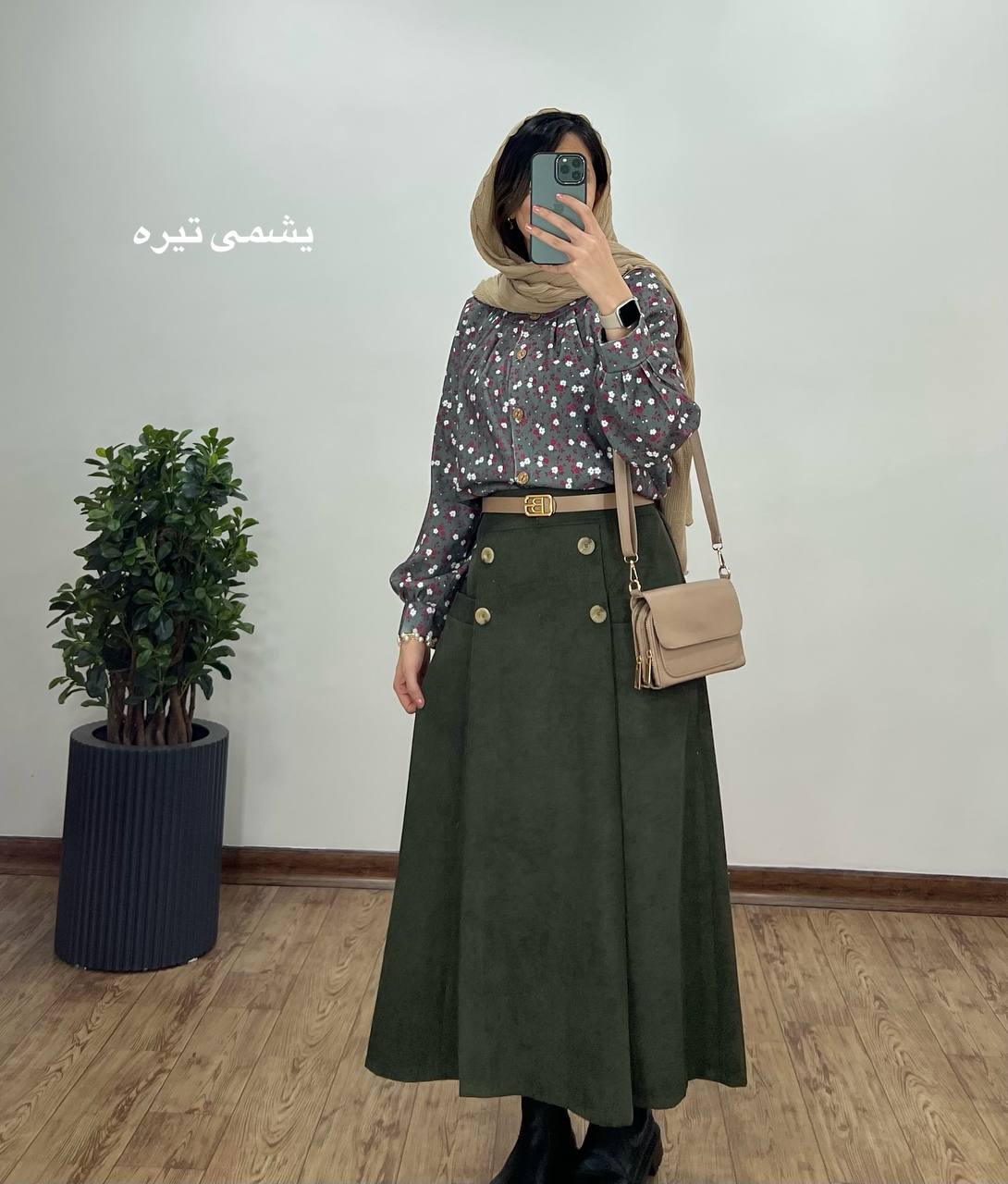 ست بلوز و دامن مخمل کبریتی طرحدار 2