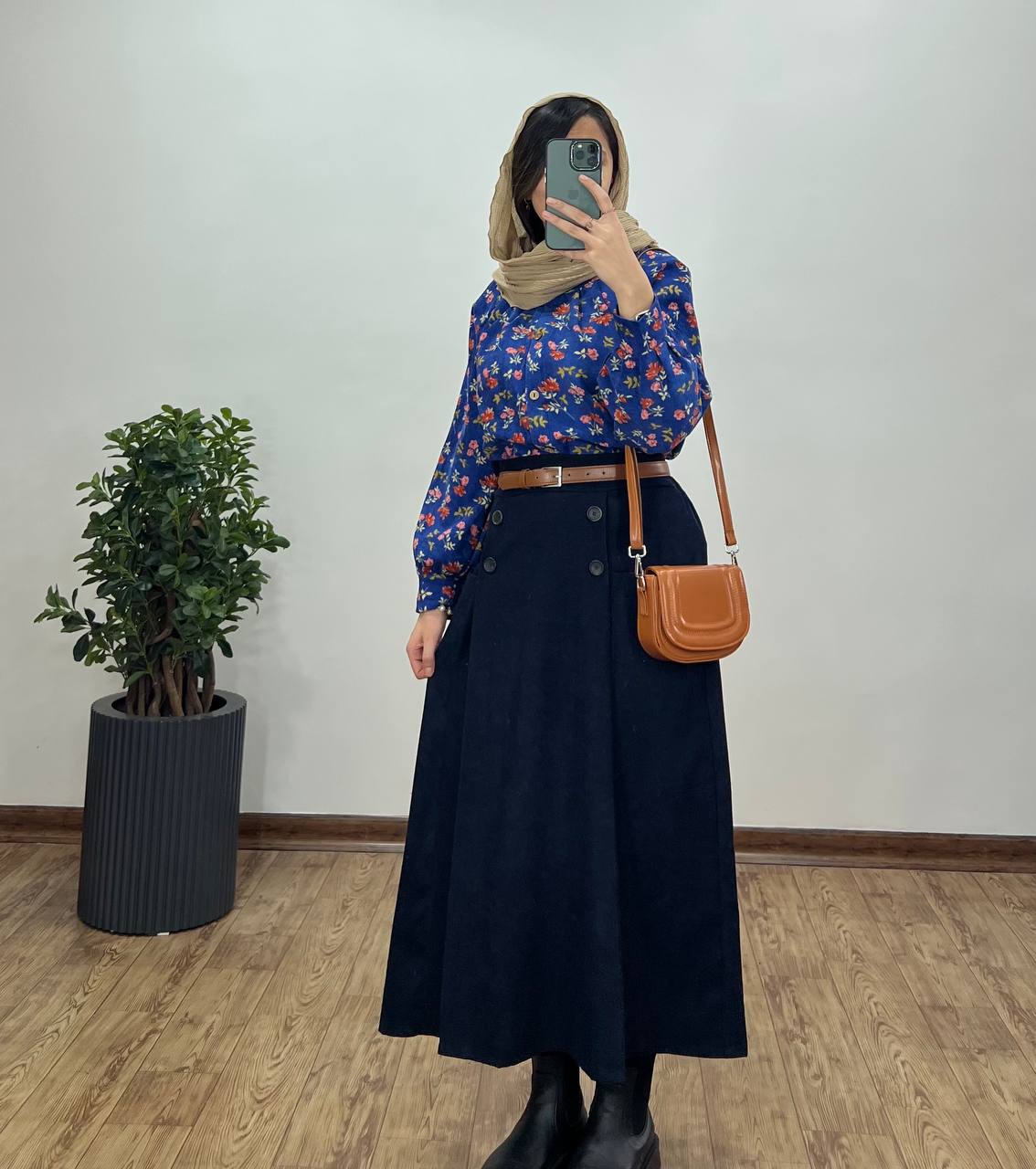 ست بلوز و دامن مخمل کبریتی طرحدار 3