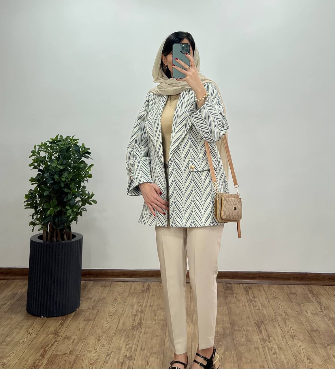 مانتو مجلسی ژاکارد طوطیا