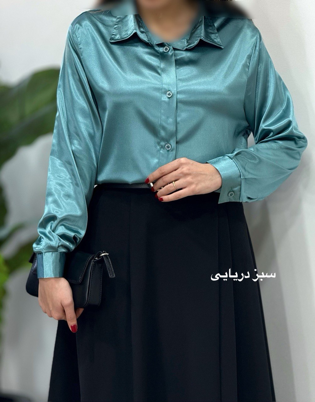شومیز ساتن زیتون(ایراد دار)
