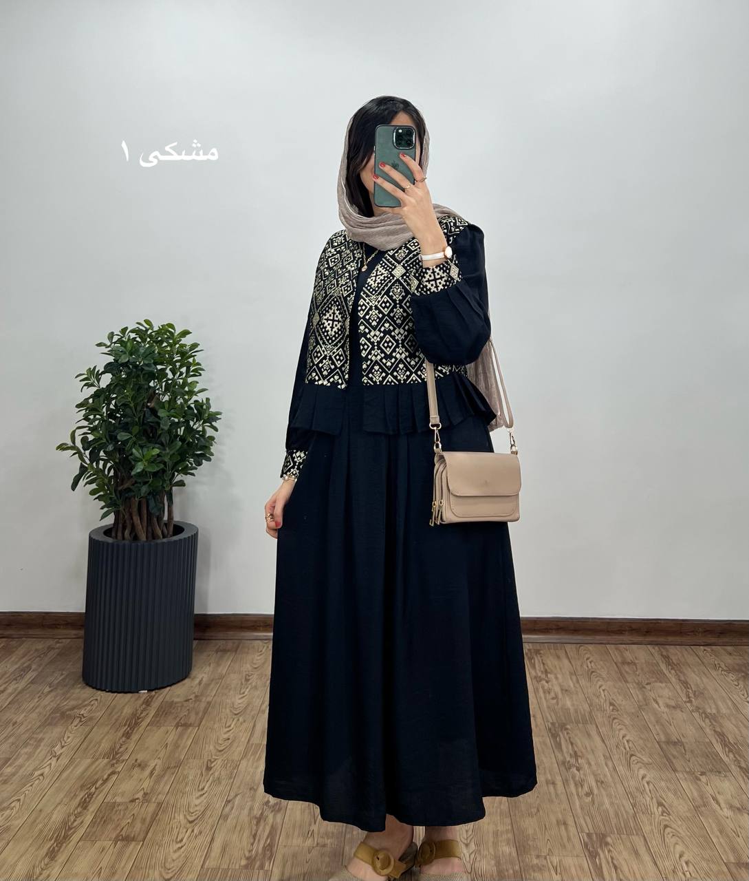 ست پیراهن مانتویی به همراه وست سوزندوزی شده کد2425