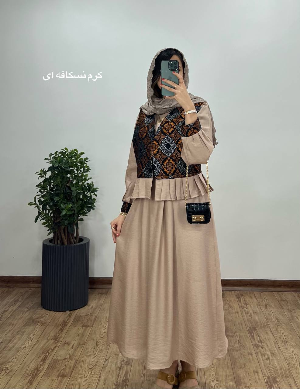 ست پیراهن مانتویی به همراه وست سوزندوزی شده کد2425