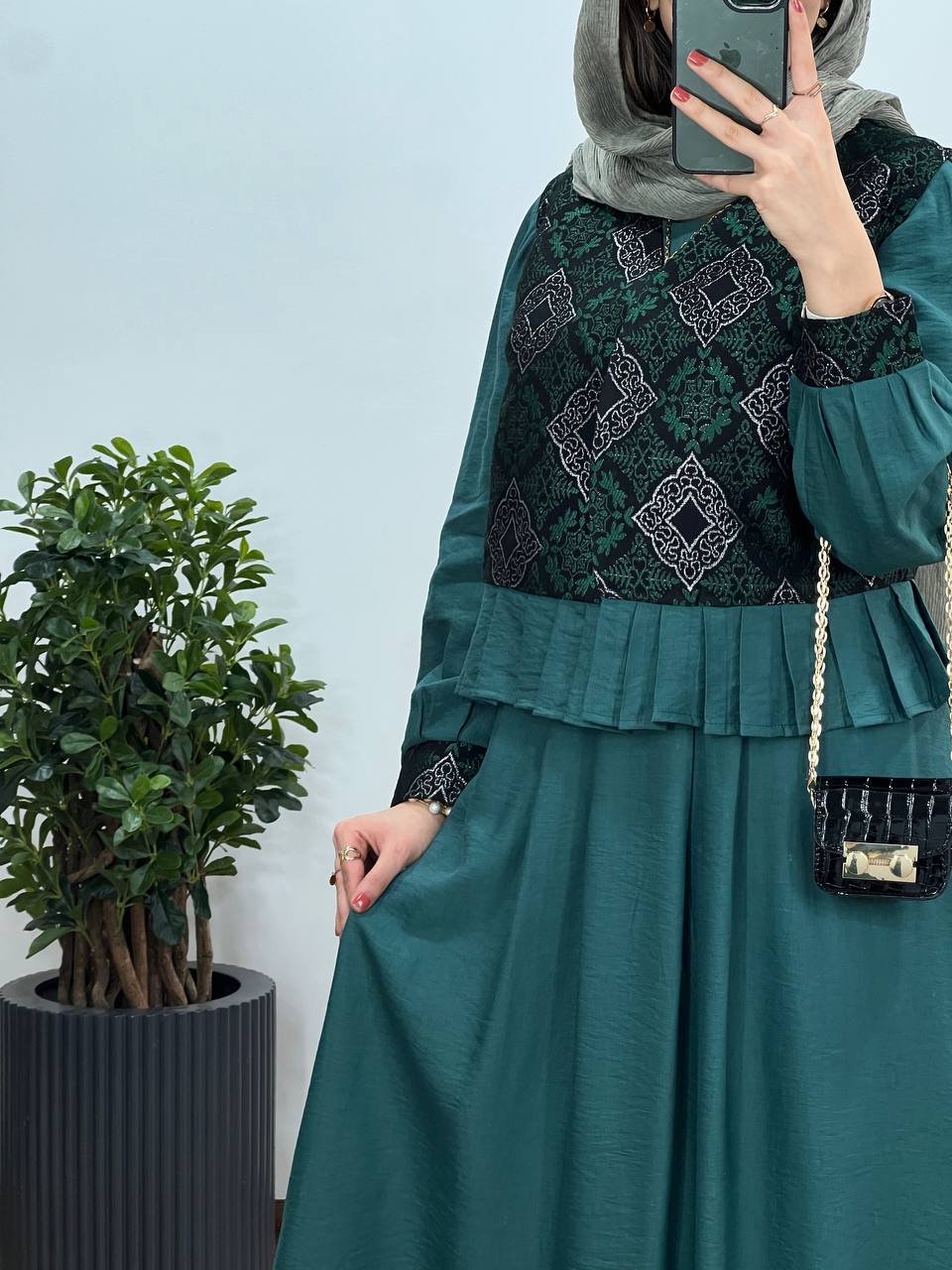 ست پیراهن مانتویی به همراه وست سوزندوزی شده کد2425