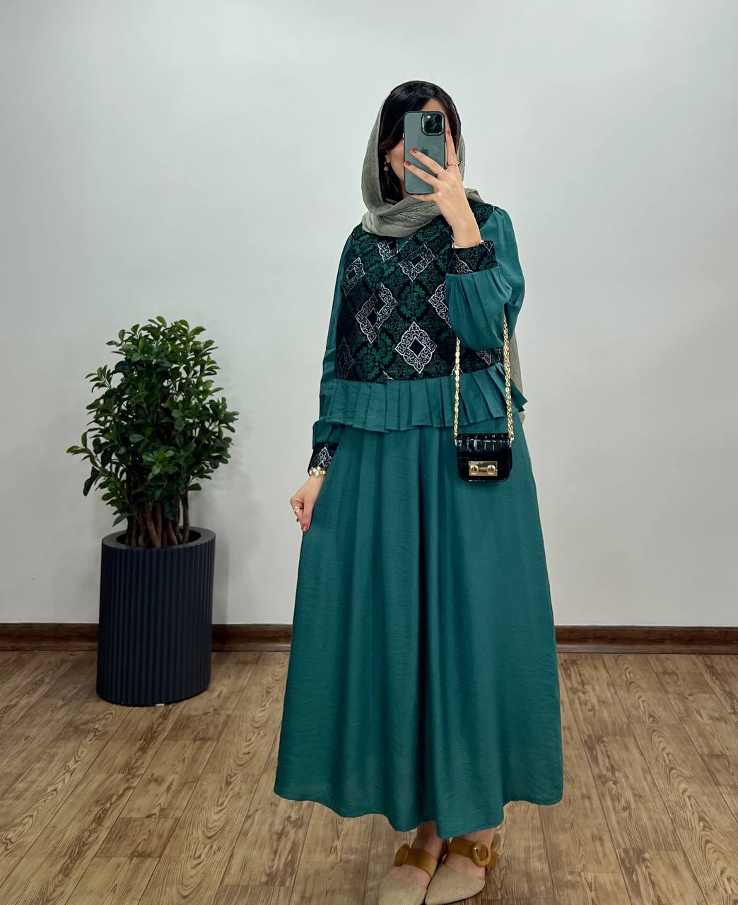 ست پیراهن مانتویی به همراه وست سوزندوزی شده کد2425